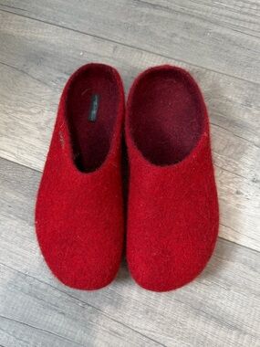 NEW Red Women's Felt Slip-On House Slippers